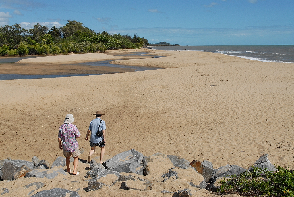 0368 Machans Beach.jpg